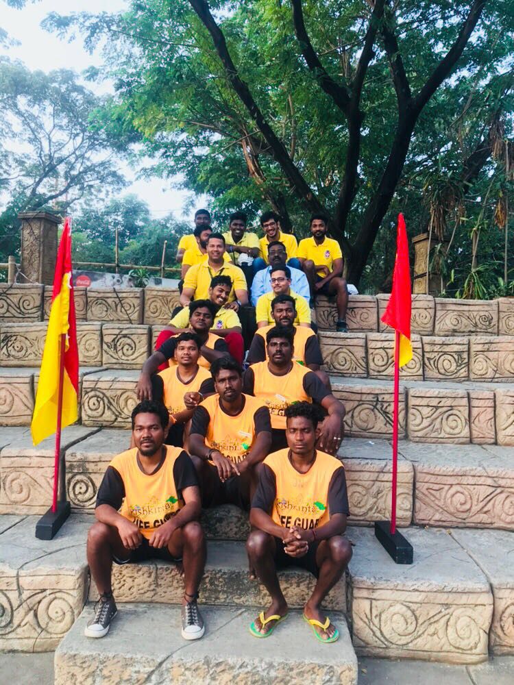 Group of lifeguard training participants
