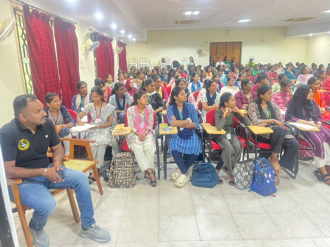 A first aid session for college students